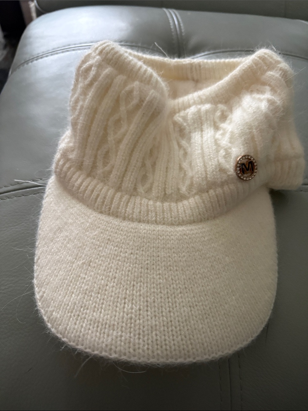Women’s Cream Knit Visor Turtleneck Cowl - Brand: